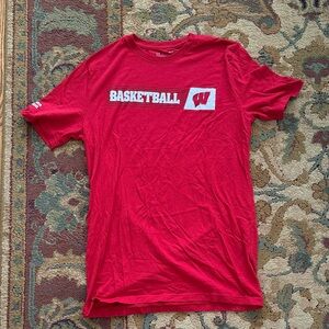 Men’s Under Armour Wisconsin Badgers Basketball Graphic T-Shirt Size Small
